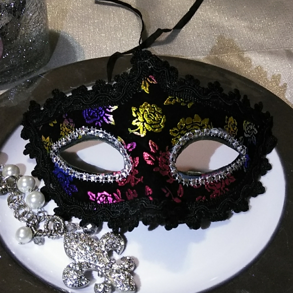 🌟NEW SEXY VELVET IRIDESCENT FLORAL MASK